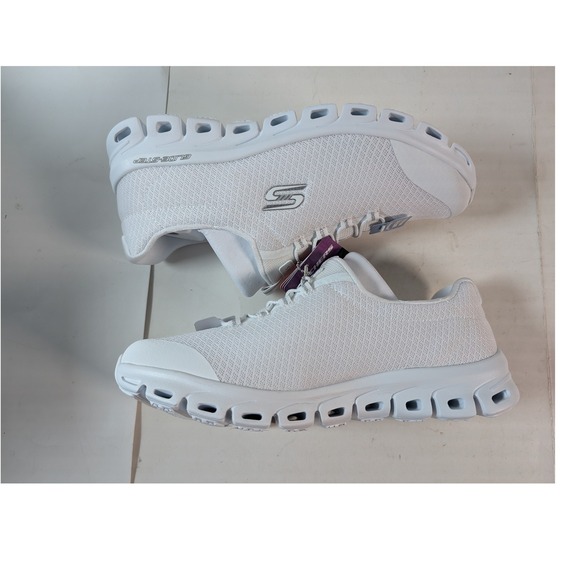 Skechers Womens Size 8 White Slip On Sneakers Machine Washable Lightweight - Picture 4 of 9